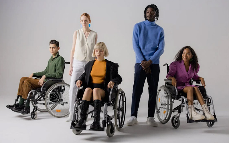 ¿Cómo escoger la mejor silla de ruedas? Guía para hogares, empresas y donaciones