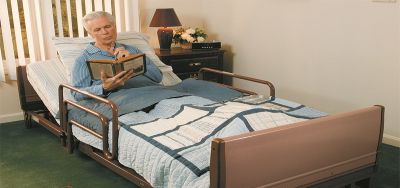 Cuidar a un ser querido postrado en cama: Guía completa para un bienestar integral